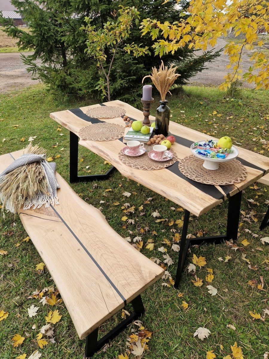 Esstisch Baumkante massiv