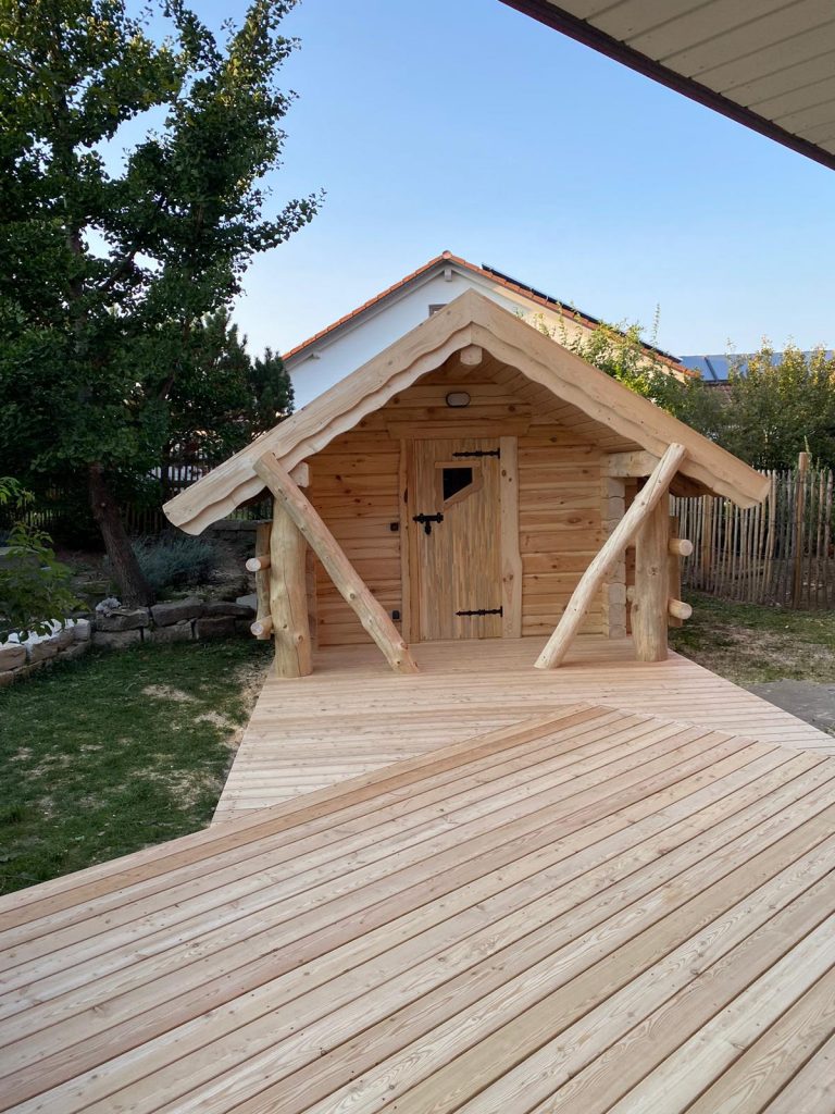 Blockhaus viereckige Bohlen (20)