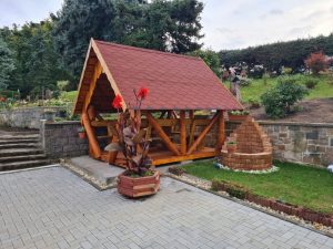 Gartenpavillon aus Holz Seitenansicht