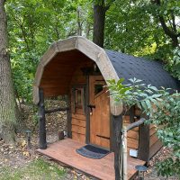 Holzhütte im Wald