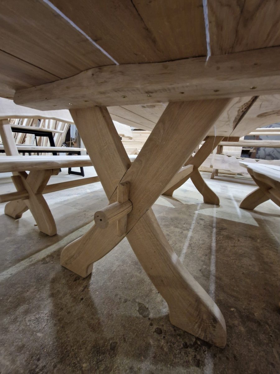Outdoor Sitzgruppe für Unternehmen und Freizeitanlagen: wetterfeste Holzkonstruktion