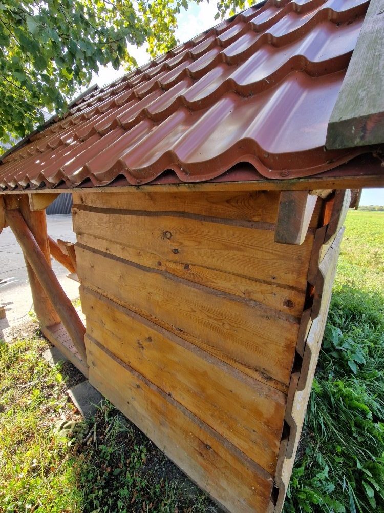Saisonale Pflege eines Holzpavillons