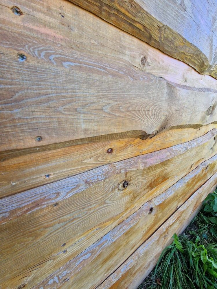 Holzpflege beim Gartenpavillon