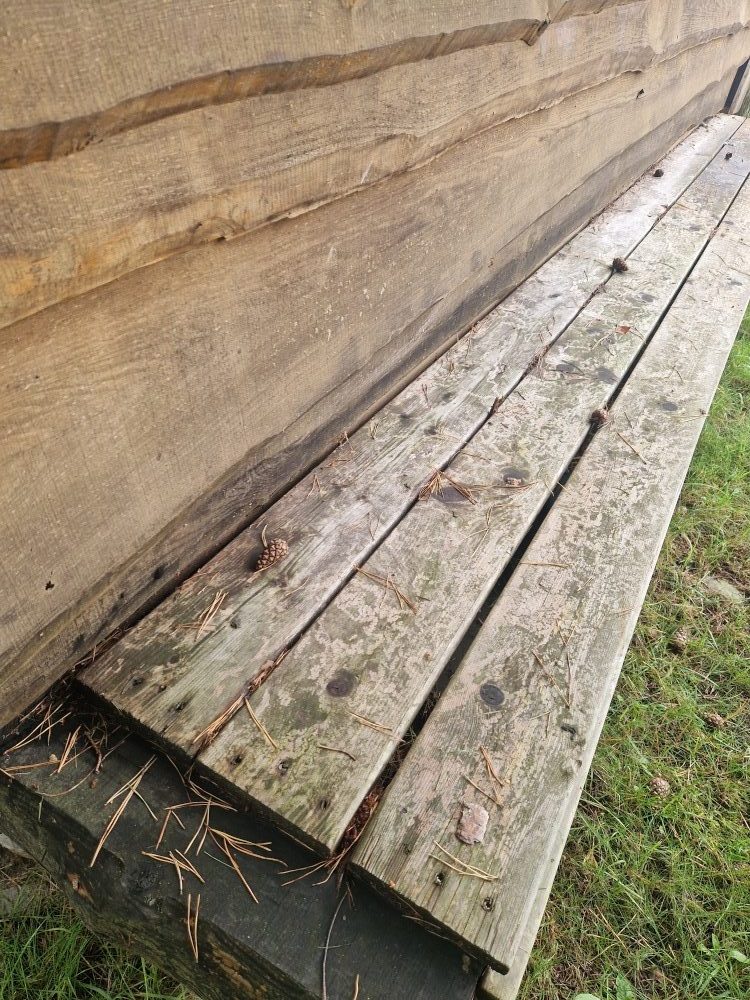 Holzpavillon reinigen und pflegen