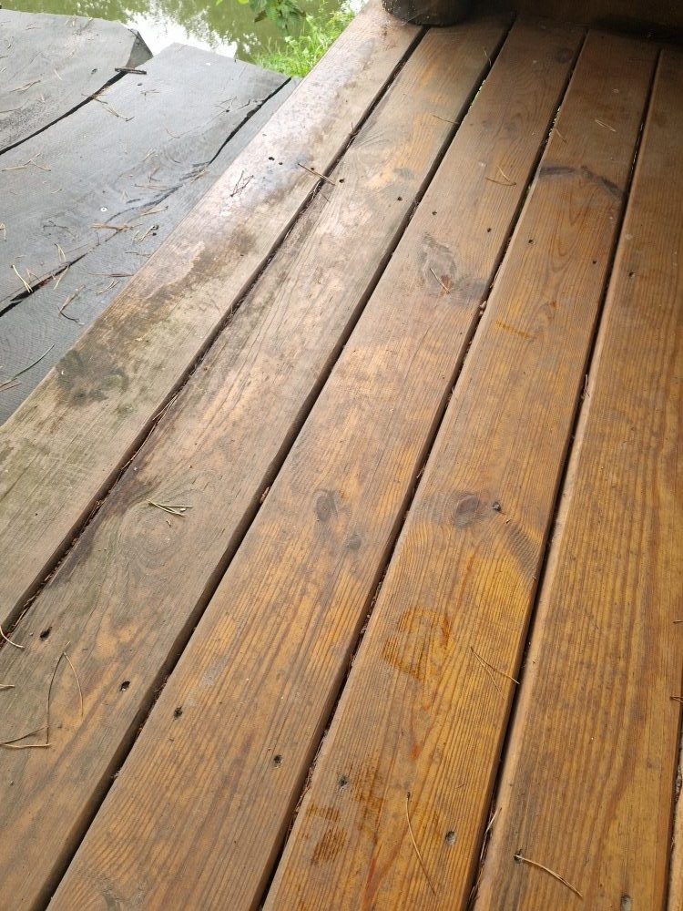 Holzpavillon reinigen und pflegen